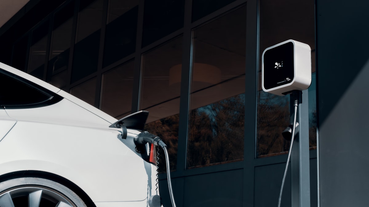 Der Umstieg auf Elektroautos gewinnt auf Deutschlands Straßen deutlich an Tempo.