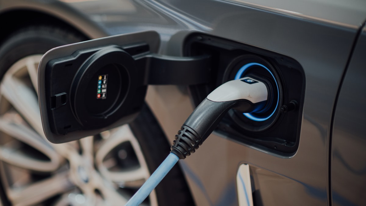 Dank einer 800-Volt-Architektur lädt der neue BMW i3 mit bis zu 350 kW. (Symbolbild)